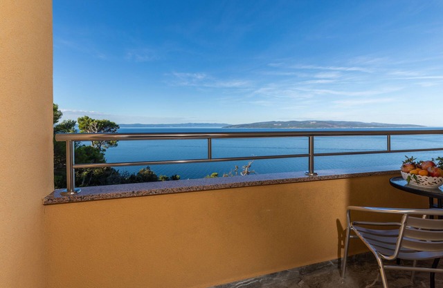 Studio flat with balcony and sea view Krvavica, Makarska (AS-23540-a)