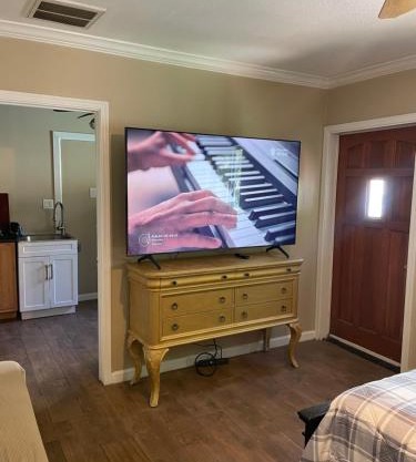 Studio Full kitchen private gated yard Arts Roosevelt row ASU convention ctr Downtown Phx