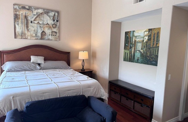 Studio in QUIET SFR home, gated community.