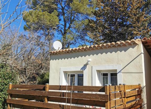 Studio indépendant à 2 minutes du golf du Luberon