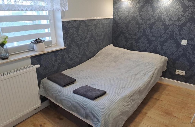 Studio Jutrzenka z łazienką by Apartamenty na dni Wrocław