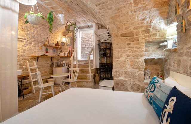 Studio 'La Cantina' with Wi-Fi and Air Conditioning