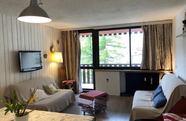 Studio Lumineux à 250m des Pistes, Parking Privé, Balcon et Équipements Complets - FR-1-165A-134