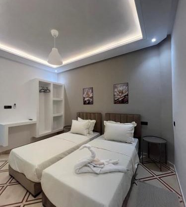 Studio lumineux avec terrasse