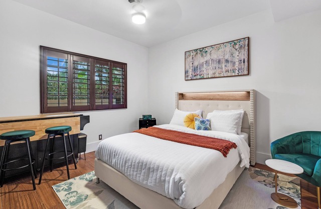 Studio near hospitals, restaurants and malls