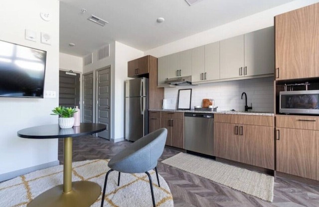 Studio near UIUC/Yugo Guest Suites Bnn
