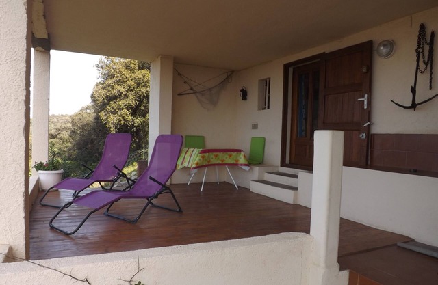 STUDIO on the ground floor of a house on wooded grounds private parking