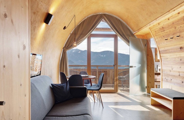 Studio 'Pavilion Water' with Mountain View, Shared Terrace and Wi-Fi
