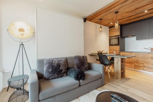 Studio rénové et élégant en plein centre