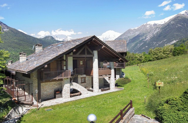Studio 'Vacanze A La Salle' with Shared Garden and Wi-Fi