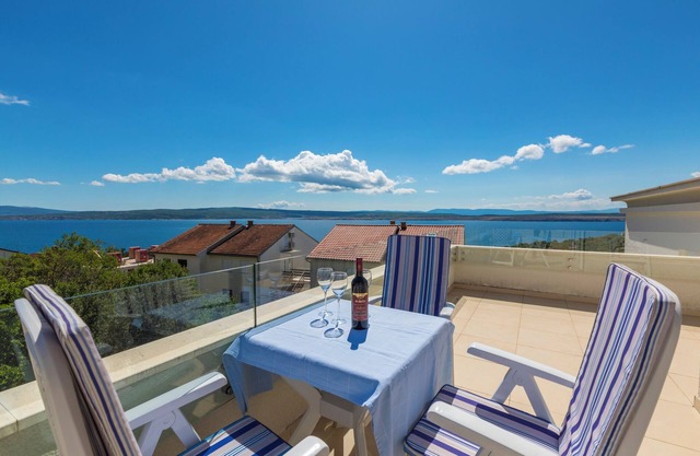 Studio with air conditioning and sea view