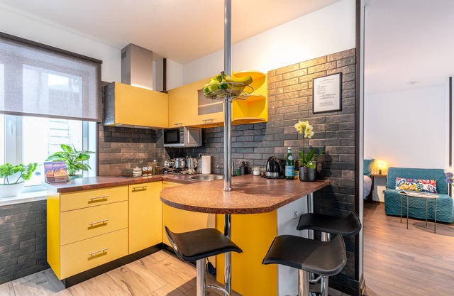 Studio with charmic electric fireplace for a romantic getaway