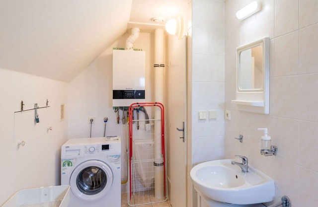 Stunning private villa for 6 people with WIFI, pool, TV, terrace, pets allowed and parking