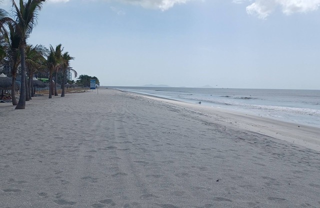 STUNNING 2 BDRM CONDO ON THE BEACH PANAMA