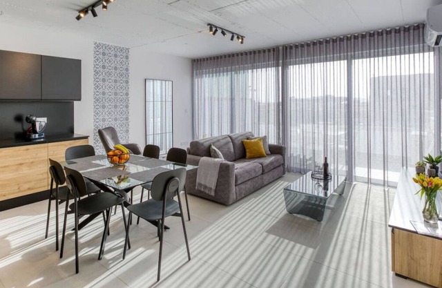 Stunning 2BR Penthouse with large Terrace in Qawra