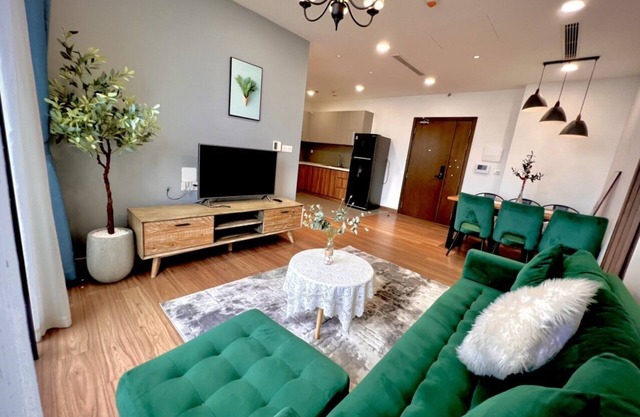 Stunning 3BR Firework & Scenic Pool Views D7 HCMC Family-sized