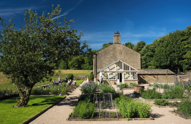 Stunning 4 bedroom home with summer room and access to an award winning wellbeing resort