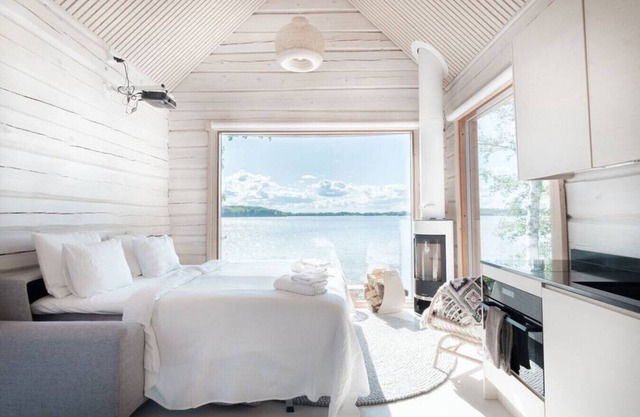 Stunning 7bed Lake & Beach House w/ Pier & Sauna