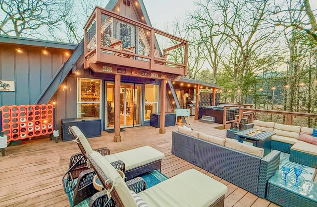 Stunning A-Frame: Walk to Lake, LIVE TV, hot tub