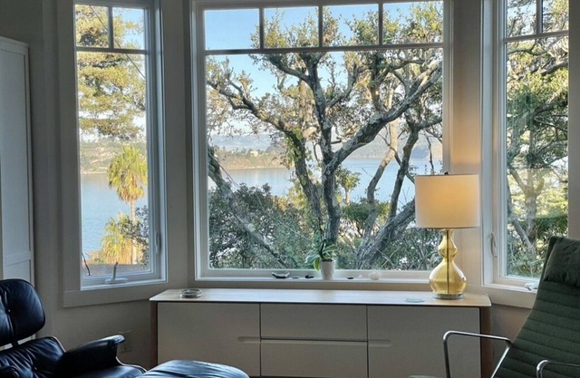 Stunning Bay Views – Artist’s Zen Retreat - Extras!