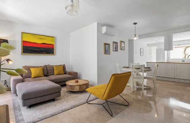 Stunning Central Apartment by Costarentals - MAL05