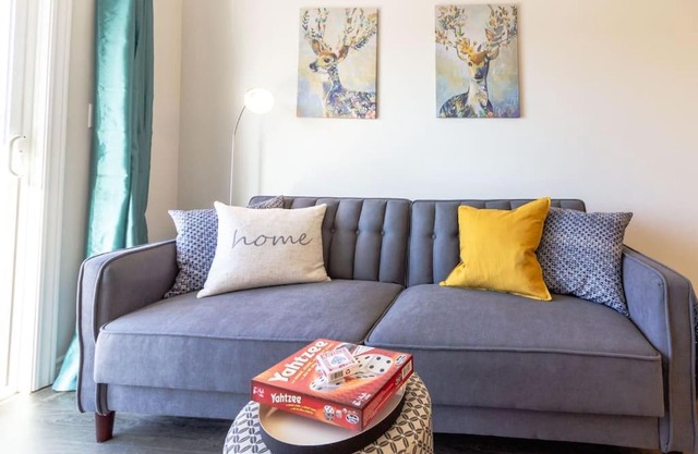 Stunning Condo, Steps from UNB & Hospital, Patio!