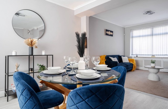 Stunning & Cozy Abode | Sleeps 5 | Free Parking