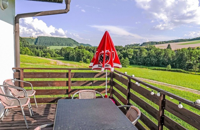 Stunning private villa with pool, WIFI, TV, patio, pets allowed, panoramic view and parking