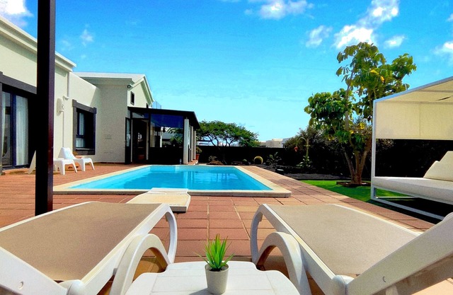 Stunning detached villa with sea view, beautiful landscaped gardens, A/C & wifi