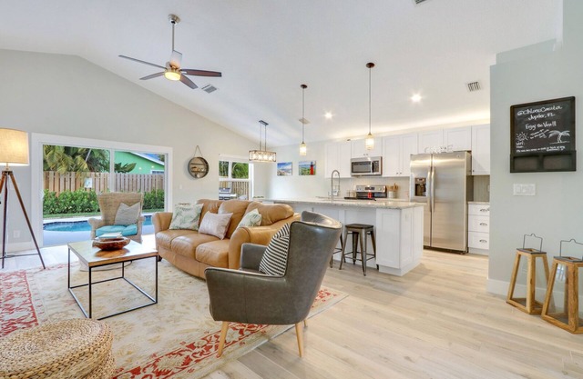 Stunning & Exceptionally Clean 3 Bdrm Private Pool Home | Chloe's Casita