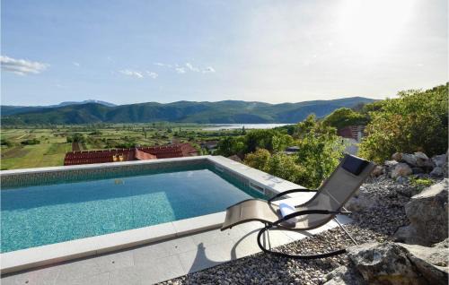 Stunning Home In Donji Prolozac
