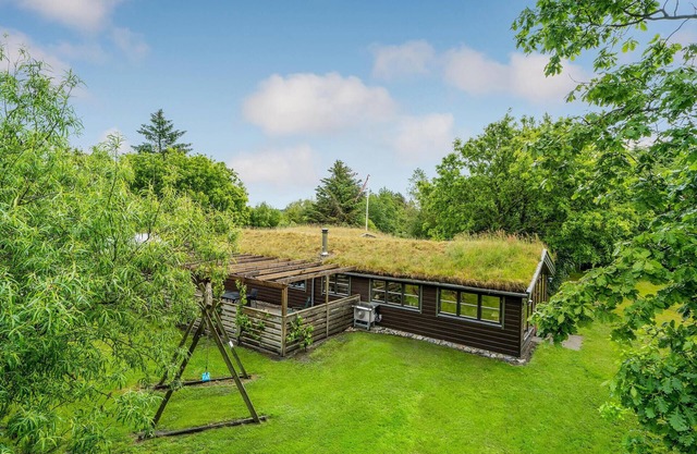 Stunning home in Frøstrup with WiFi