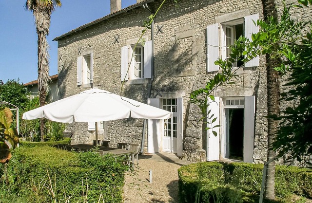 Stunning home in Juignac