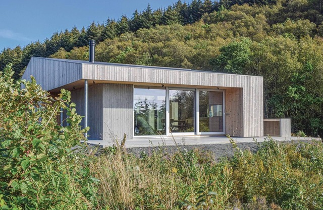 Stunning home in Lyngdal with kitchen