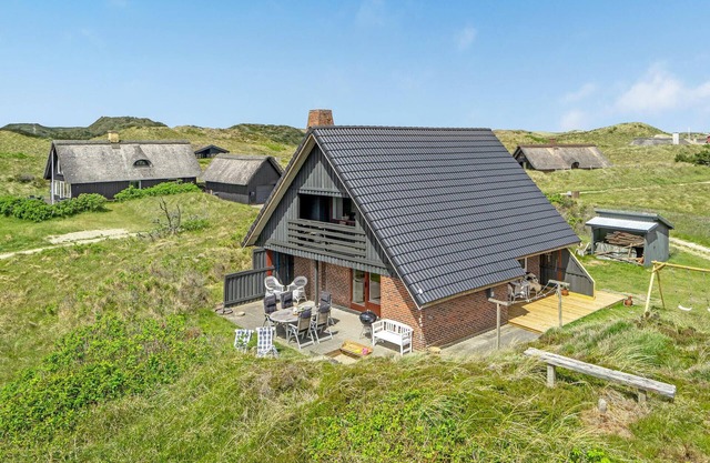 Stunning home in Oksbøl with kitchen