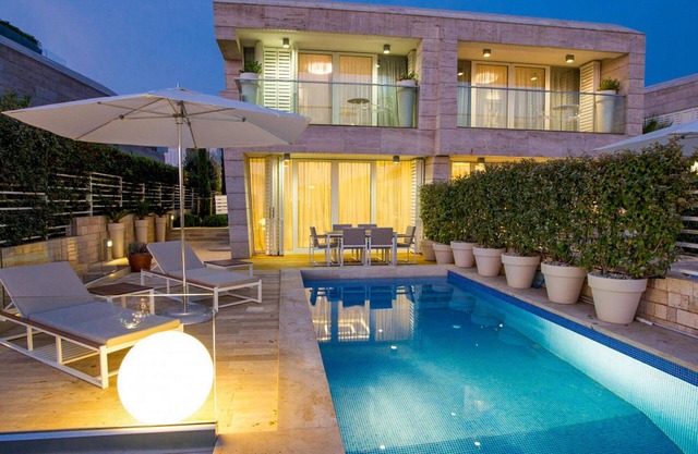 Stunning home in Petrcane
