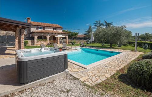 Stunning Home In Porec
