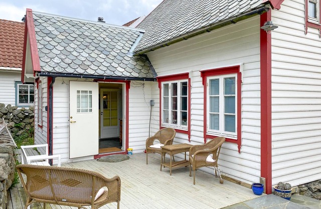 Stunning home in Runde with WiFi