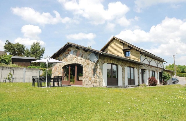 Stunning home in Somme-Leuze with sauna
