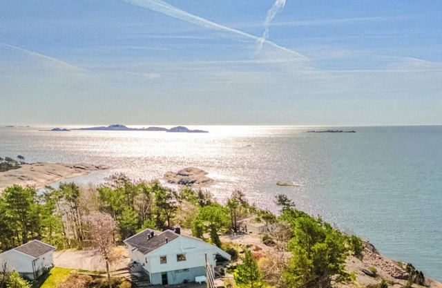 Stunning home in Søgne with WiFi