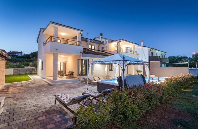 Stunning home in Stinjan