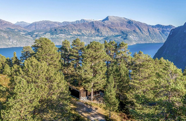 Stunning home in Stranda