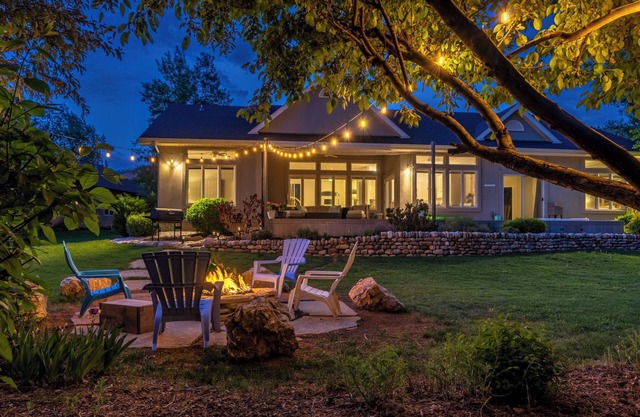 Stunning Home with Hot Tub, 2 Fire Pits on Golf Course! Views of Cliffs and Pond