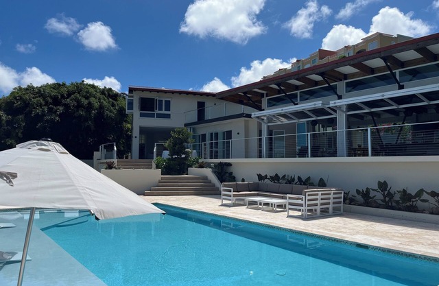 Stunning ocean front villa with pool and power generator. 10min drive to beach