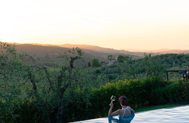 Stunning private villa for 21 people with A/C, private pool, WIFI and TV
