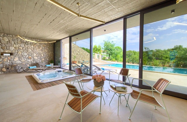 Stunning private villa for 6 guests with private pool, hot tub, A/C, WIFI, TV and terrace