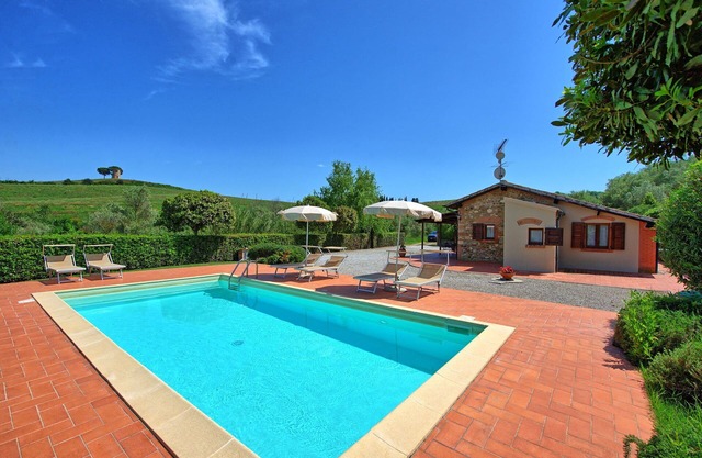Stunning private villa for 6 people with WIFI, private pool, A/C, TV, panoramic view and parking