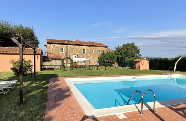 Stunning private villa for 11 guests with private pool, WIFI, TV, pets allowed and panoramic view