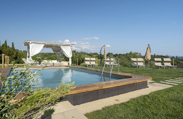 Stunning private villa with WIFI, private pool, A/C, TV, patio, pets allowed and panoramic view