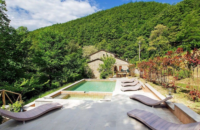 Stunning private villa for 15 guests with private pool, WIFI, hot tub, TV, patio and pets allowed